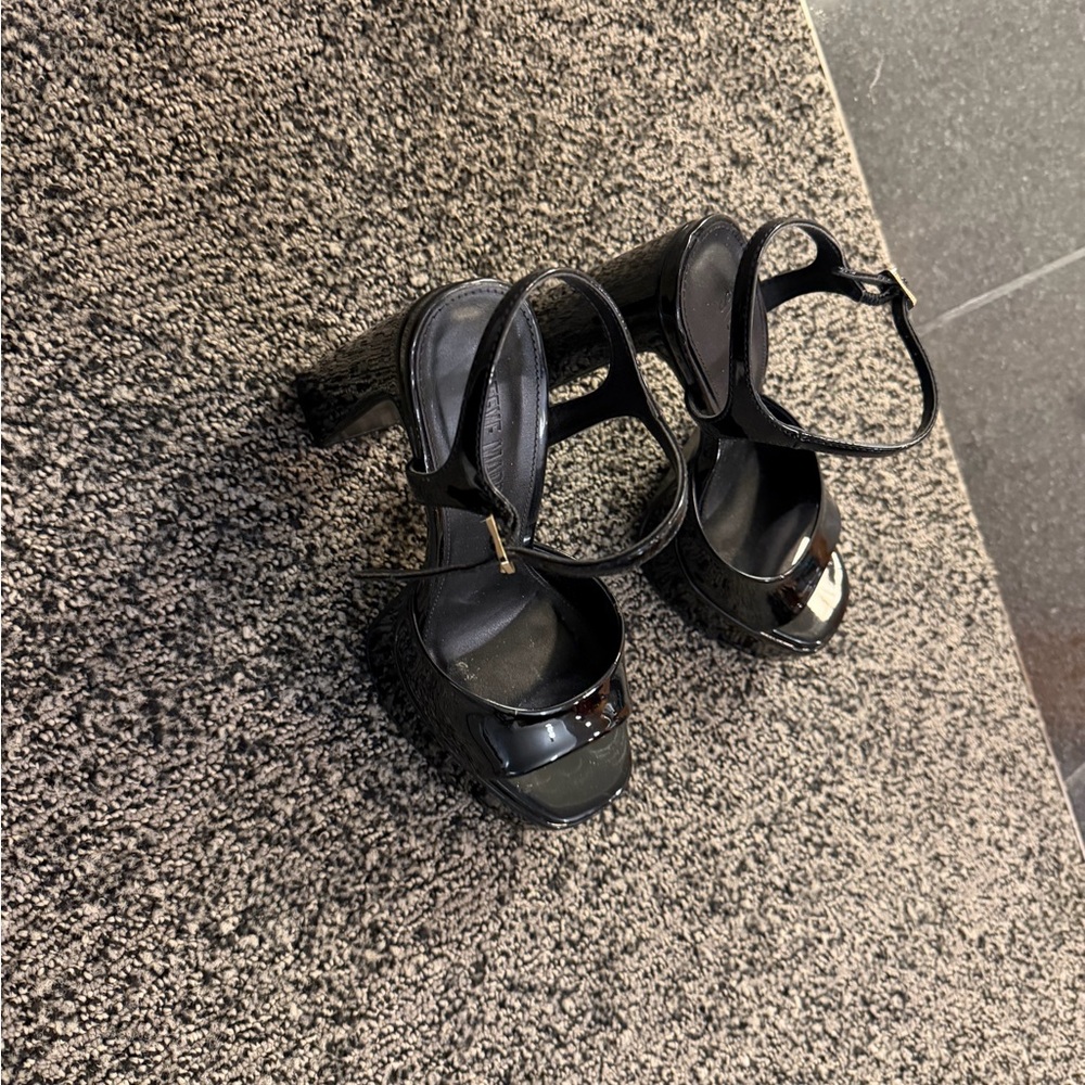 Stylish Black Sandals - Picture 2 of 3